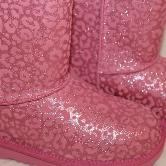 NIB UGG GIRL'S CLASSIC SHORT LEOPARD BOOTS PINK - Picture 2 of 9